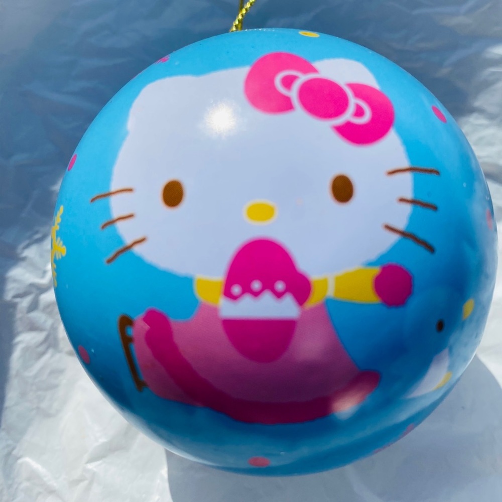 Hello Kitty Ornament OPENS UP 2PC. TO FILL IT!
